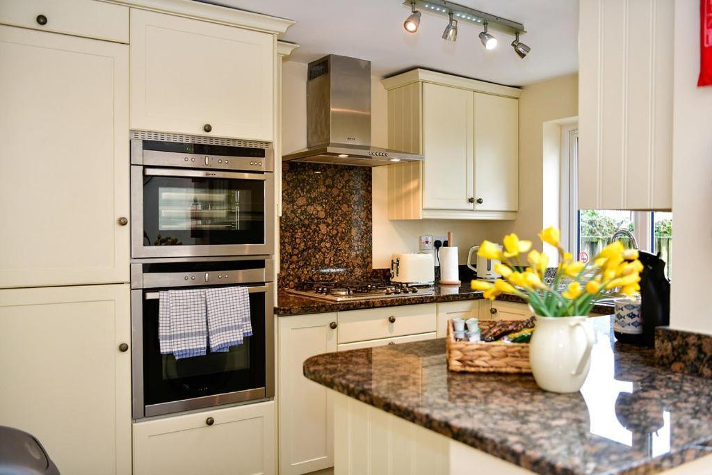 Just Stay Wales - Castle Square Cottage, Mumbles エクステリア 写真