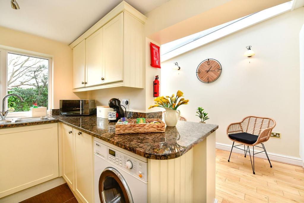 Just Stay Wales - Castle Square Cottage, Mumbles エクステリア 写真